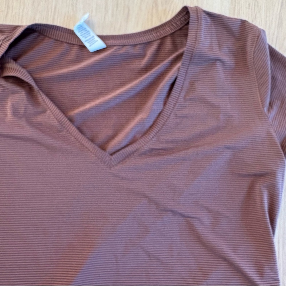 ** Zyia XS v neck brown tee Striped - Picture 3 of 6